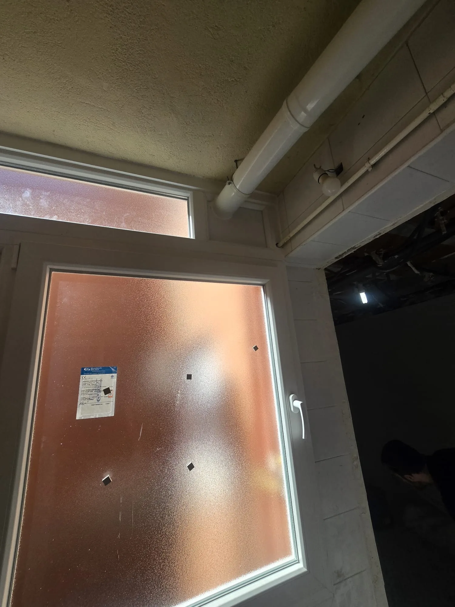 Cerramiento de balcón y ventana en aluminio blanco en Madrid - CERRAMIENTO 3